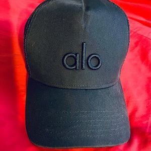 Alo Yoga Cap in Navy Blue
